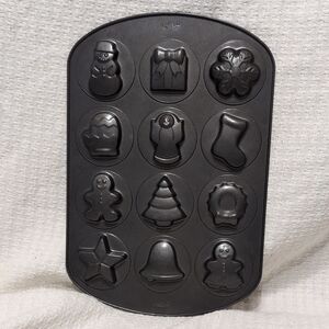 Wilton Festive Non-Stick Baking Pan *BING
